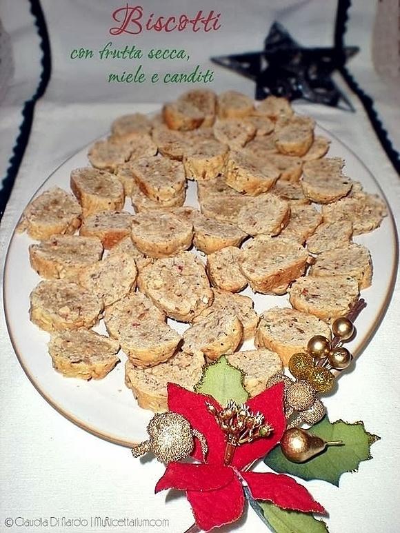 Biscotti con frutta secca miele e canditi