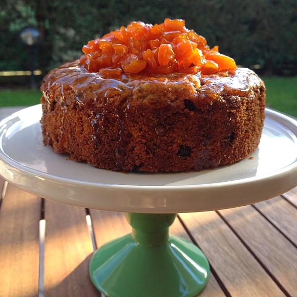 Torta vegana alle carote e mandorle con glassa di carote al malto