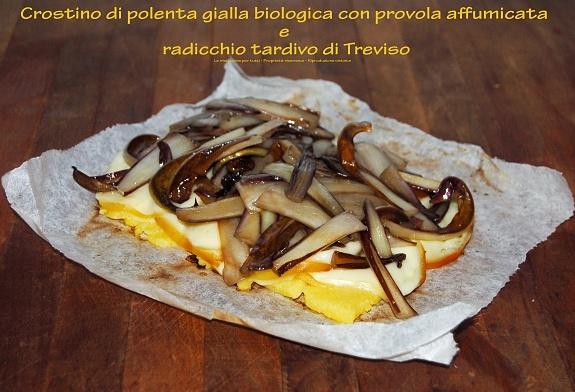 Crostino di polenta gialla con provola affumicata e radicchio di Treviso