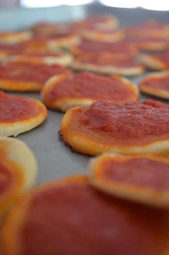 Pizzette rosse di pasta brisée