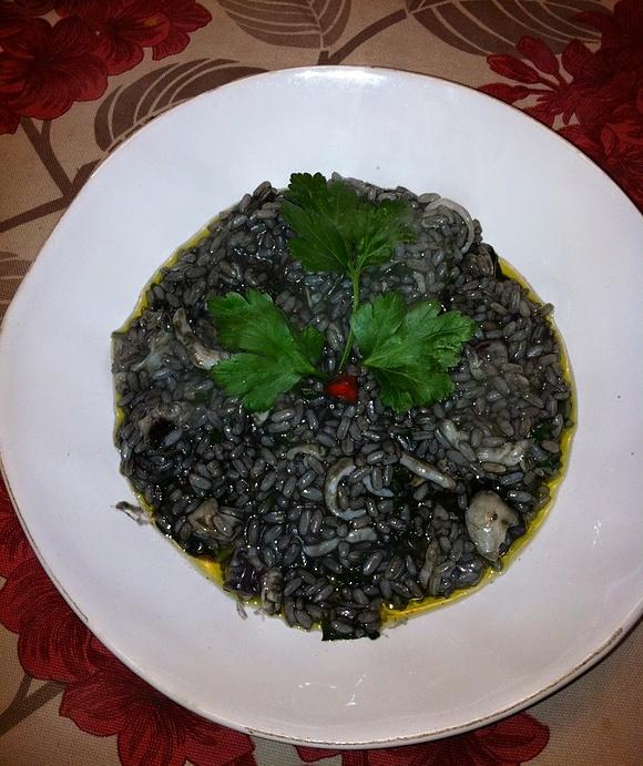 Risotto con seppioline e nero di seppia