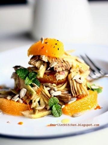 Insalata di carciofi, arance e semi di girasole con menta