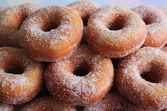 Ciambelle fritte senza uova né patate per carnevale
