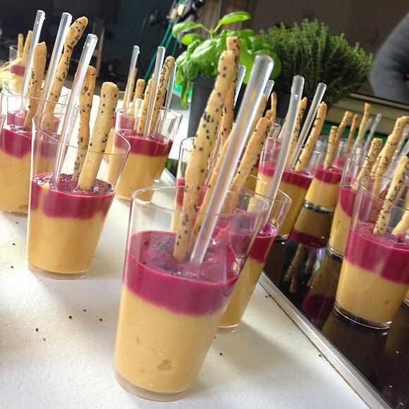 Finger food vegano bicchierini con due creme