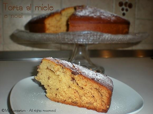 Torta con miele e noci