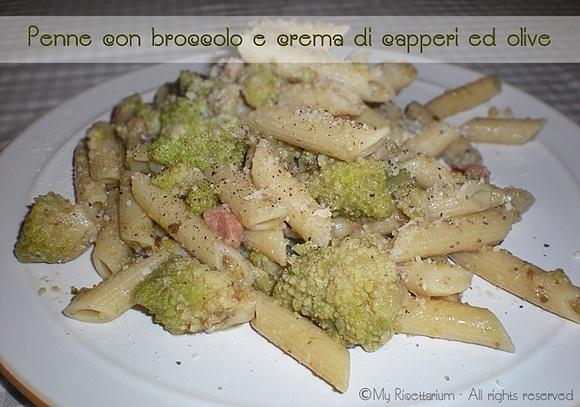 Penne con broccolo romano, crema di capperi e olive
