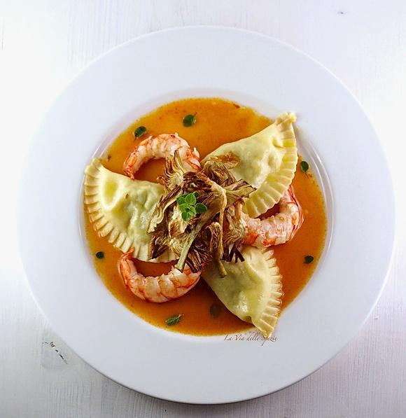 Ravioli con carciofi e gamberi