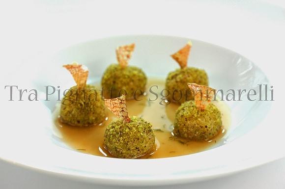 Scorfano intero con avocado e semi di coriandolo