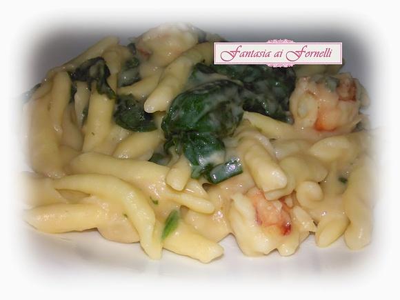 Strozzapreti in crema di cannellini con gamberoni e spinaci