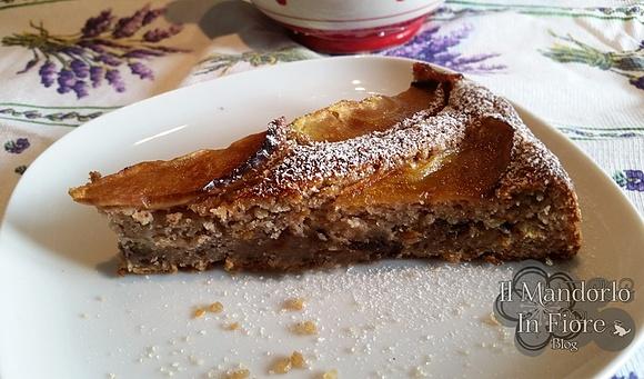 Torta mele, yogurt e nocciole