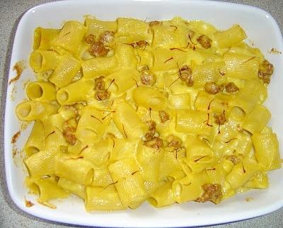 Pasta con salsiccia e zafferano