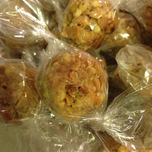 Brutti ma buoni con arachidi salate e miglio soffiato