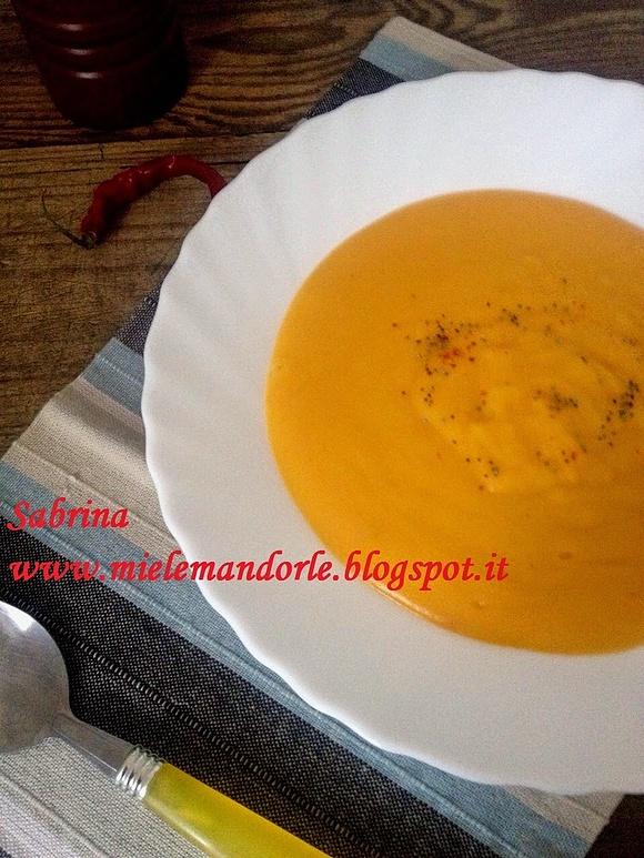 Vellutata piccante di carote, patate e curry