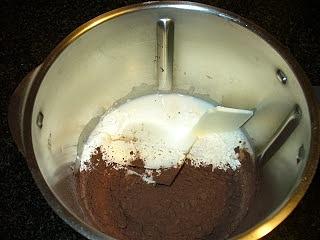Budino al cioccolato con ciliegie sciroppate Bimby