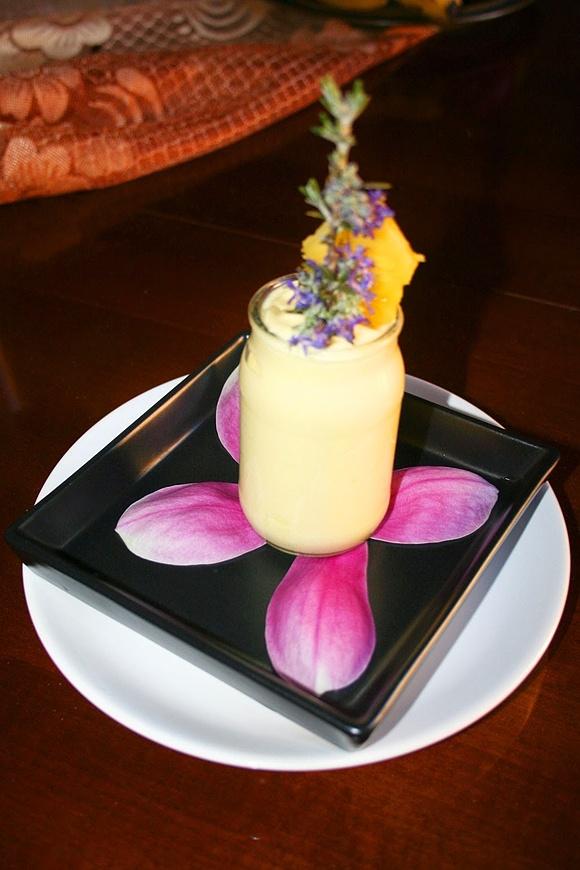 Mousse di ananas con ananas fresco