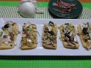 Crostini di polenta con scarola e alici