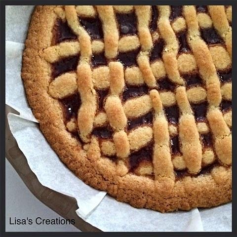 Crostata con farina integrale e confettura di corniole