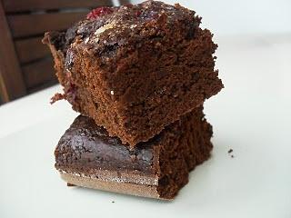 Torta leggera al cioccolato e mirtilli rossi