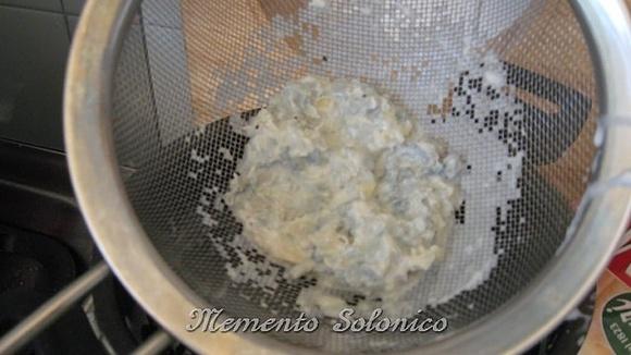 Mezzelune ripiene al pesce fritte e gelato al gorgonzola