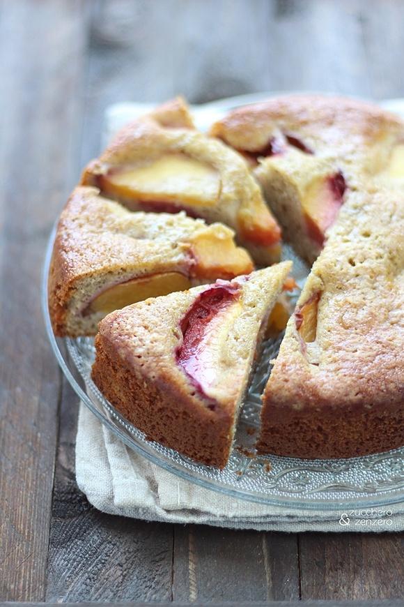 Torta di pesche rustica e imperfetta
