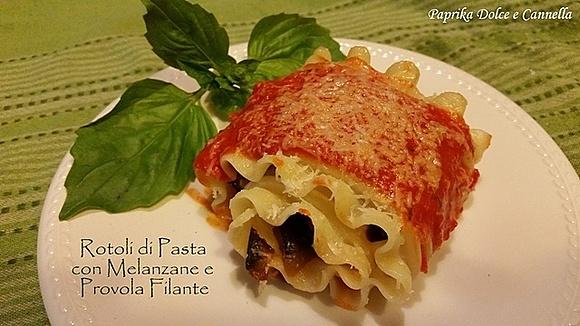 Rotoli di pasta con melanzane e provola filante
