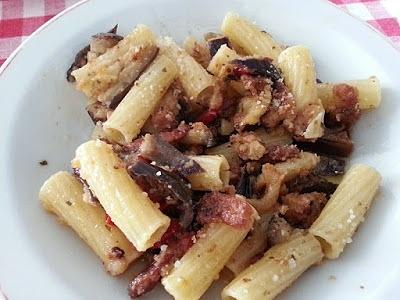 Tortiglioni con melanzane e peperoni