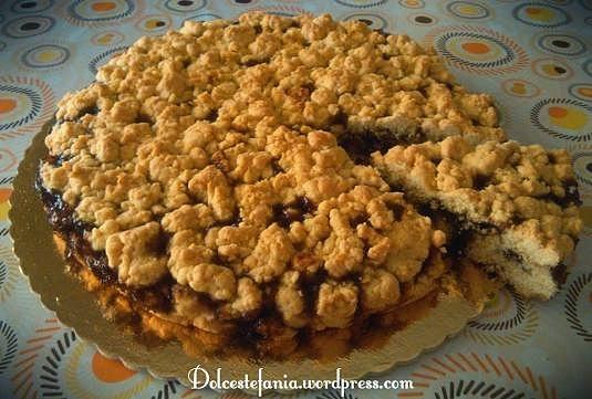Crostata di frutti di bosco con effetto sbriciolato