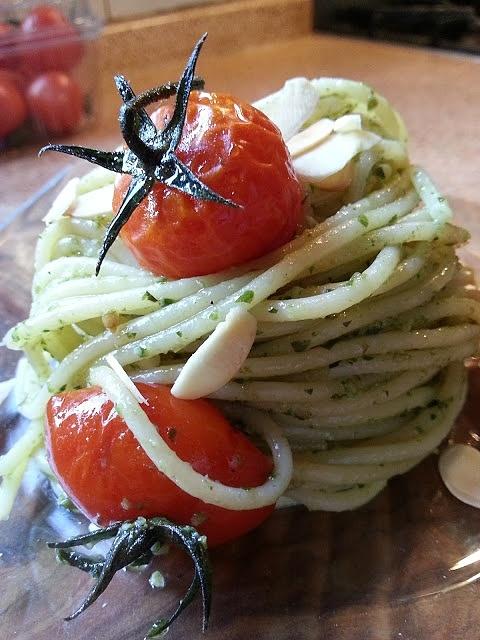 Spaghetti al pesto e pomodorini