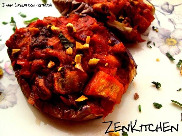 Imam bayildi con pistacchi: melanzane ripiene vegan