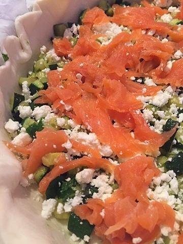 Torta di zucchine, feta e salmone affumicato
