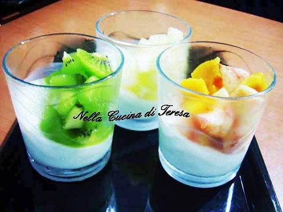 Frutta in panna cotta