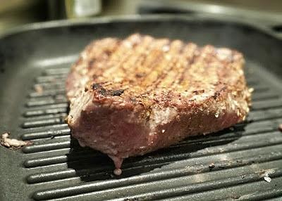 Tagliata di manzo con paprika affumicata e cumino per barbecue di Ferragosto