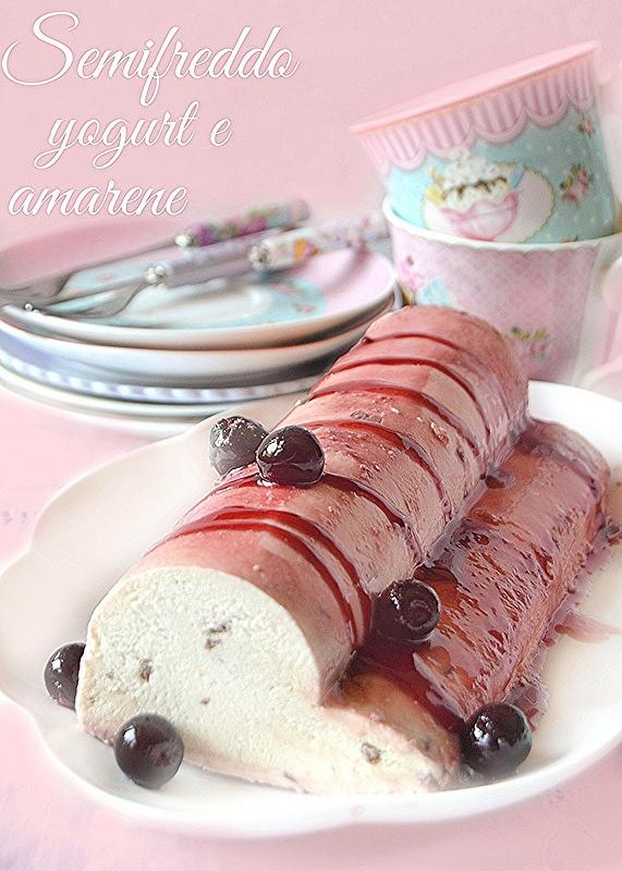 Semifreddo yogurt, meringa e amarene