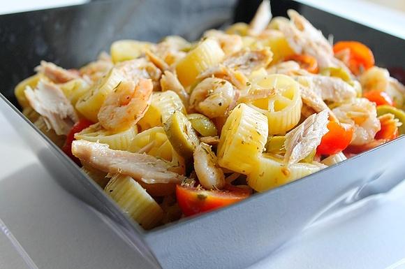 Insalata di pasta con gamberetti e ventresca di tonno