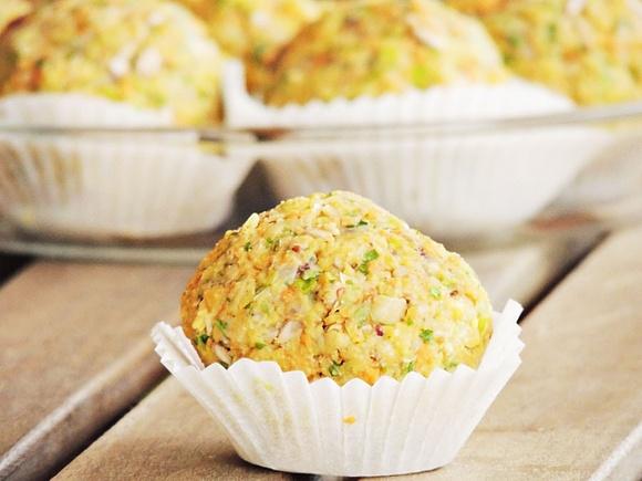 Polpette di ceci e tahini senza glutine vegane crude a basso indice glicemico