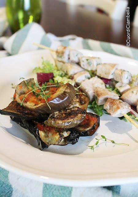 Spiedini di pesce spada con millefoglie di melanzane