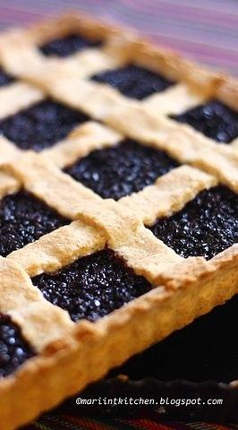 Crostata con frolla integrale e marmellata di more