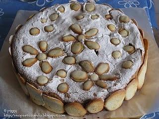 Torta limonosa decorata con Lingue di Gatto