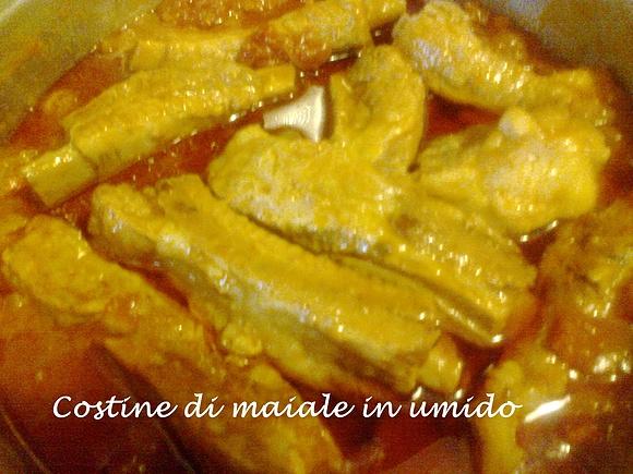 Costine di maiale in umido con pomodoro e verdure