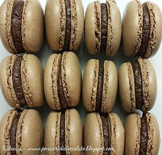 Macaron al cacao e cioccolato fondente