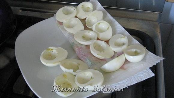 Uova sode ripiene impanate e fritte