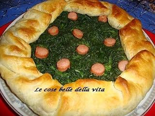 Torta salata con spinaci e wurstel