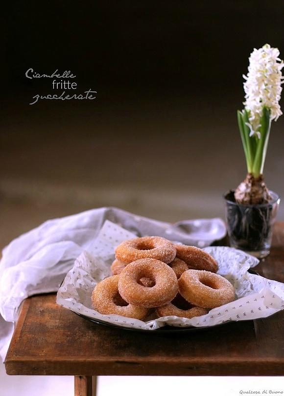 Frittelle di Carnevale con ciambelle