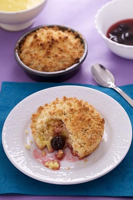 Sbrisolona alle amarene sciroppate e crema