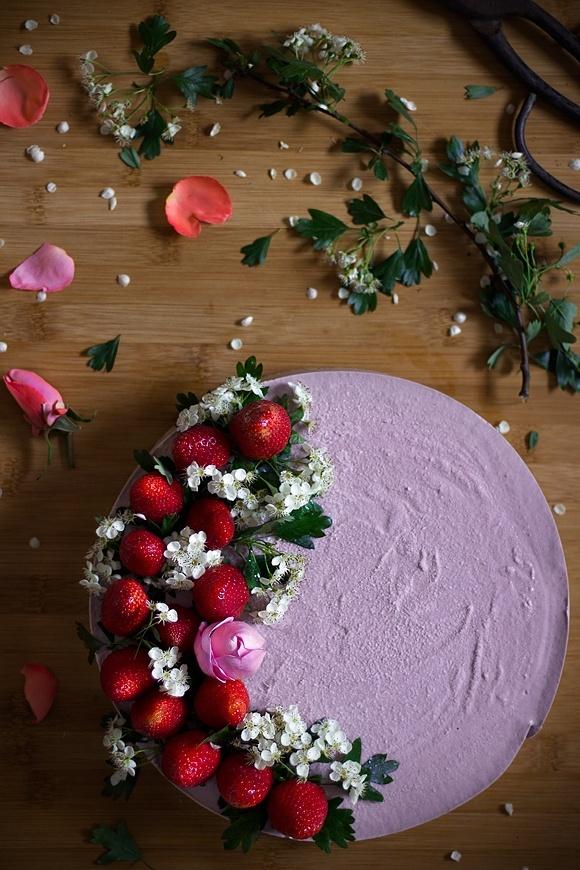Cheesecake crudista alle fragole