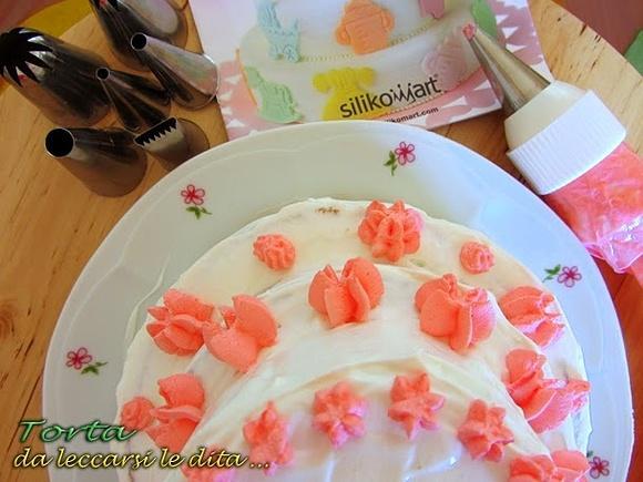 Torta a piani di compleanno