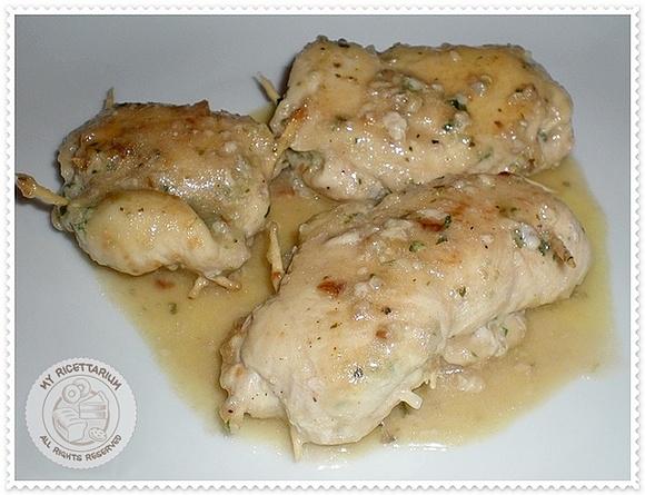 Involtini di pollo con crema di gorgonzola, rucola e noci