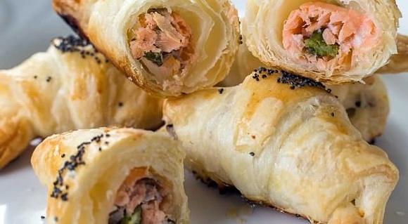 Croissant salati alle pancetta, salmone e formaggi