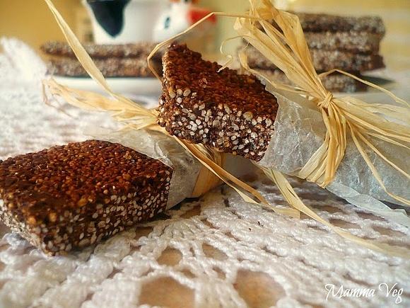 Barrette al cioccolato con popcorn di amaranto e sesamo