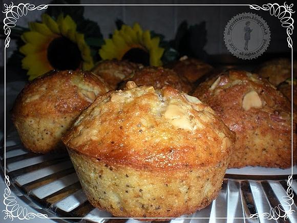Muffin cocco e limone con semi di papavero